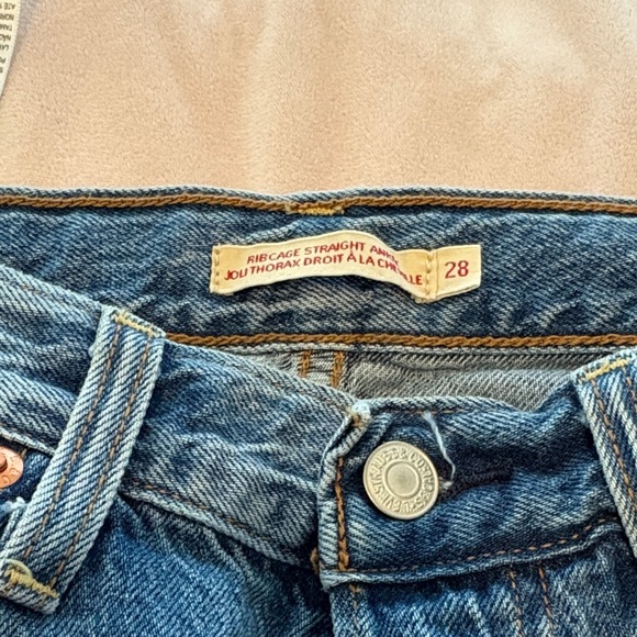 Levi's Ribcage Straight Ankle Jeans - Picture 2 of 6